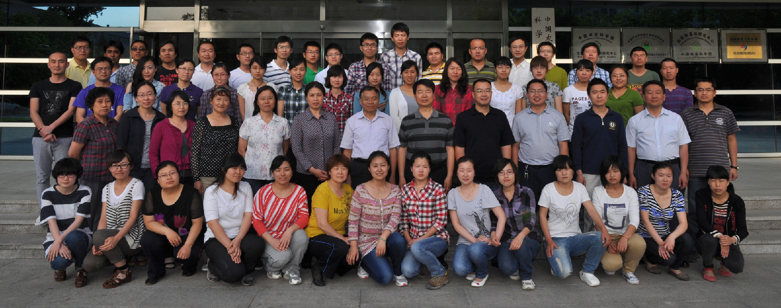 小麦基因资源课题组集体照2012年截图版DSC_0009.jpg